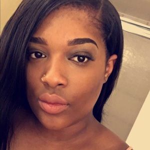 Meet your Posher, Maxine